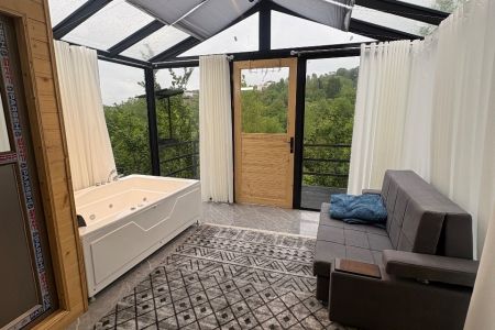 کلبه شیشه ای با وان جکوزی در بابلکنار - درازکلا