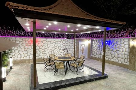 ویلا استخردار در باغ بهادران