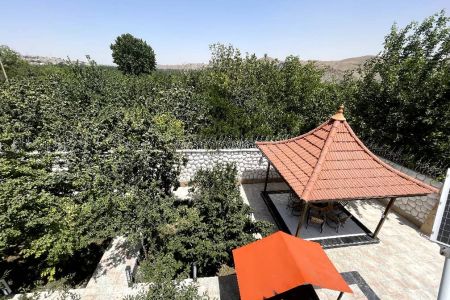 ویلا استخردار در باغ بهادران