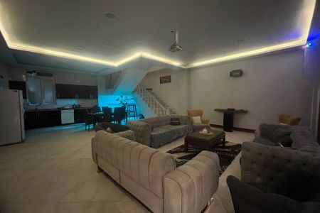 ویلا دوبلکس استخردار چهار خوابه در مهرآباد