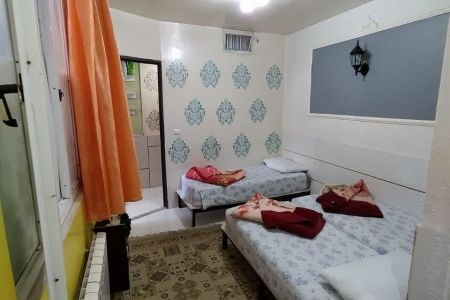 اتاق سه تخته نزدیک حرم در مشهد - زیر همکف