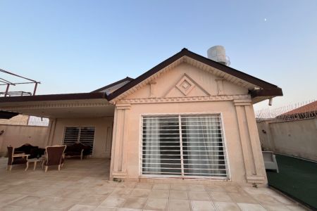 ویلا استخردار در چهار باغ - شهرک زعفرانیه