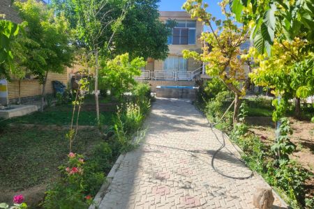 سوئیت حیاط دار در چادگان اصفهان -‌ همکف