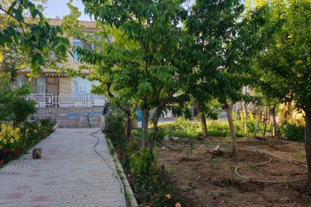 سوئیت حیاط دار در چادگان اصفهان -‌ همکف