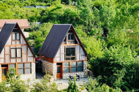 Wooden cabin with jacuzzi in Kebriyakola