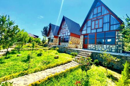 Wooden cabin with jacuzzi in Kebriyakola