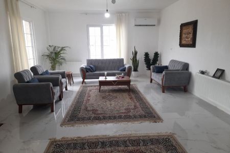ویلا با پشت بام و نزدیک ساحل دریا در رودسر