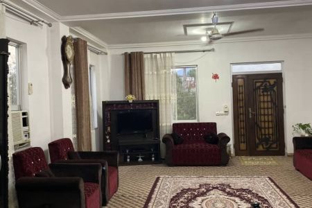 خانه ایوان دار با حیاط سرسبز در اسالم - همکف