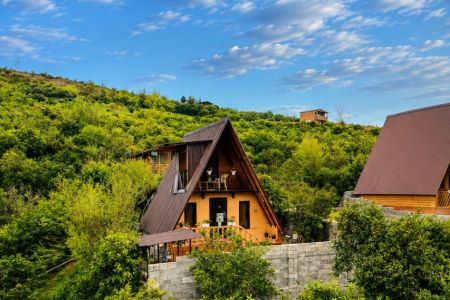 کلبه سوئیسی جکوزی دار در بابلکنار - مرزیکلا