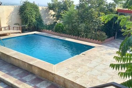 Villa with pool and spacious yard in Kordan