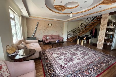 ویلا دوبلکس استخردار در چهارباغ - زعفرانیه