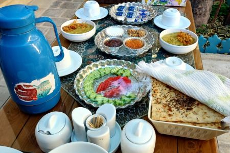 بومگردی نزدیک به حرم شاهچراغ شیراز - آرش