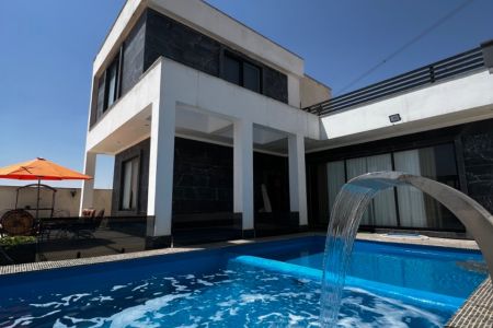 ویلا دوبلکس استخردار در چهارباغ - زعفرانیه