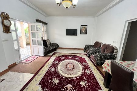 خانه با حیاط نقلی در گیسوم - گتگسرا - همکف