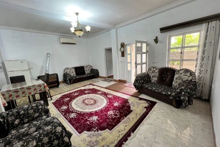 خانه با حیاط نقلی در گیسوم - گتگسرا - همکف
