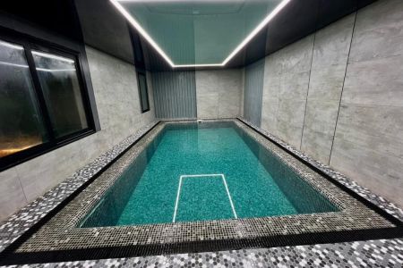 ویلا استخردار در باغ بهادران