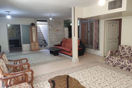 خانه در خیابان طالقانی اصفهان - زیرهمکف