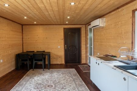 کلبه چوبی در آستانه اشرفیه - نیاکو