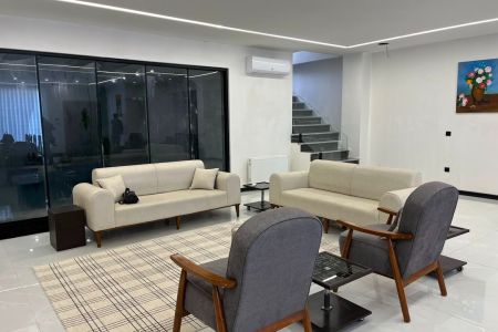 ویلا تریپلکس استخردار در فرح آباد
