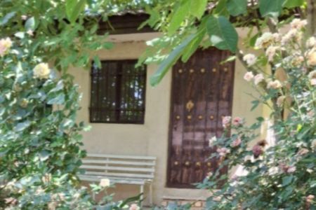 سوئیت با حیاط دلباز در ازنا - دربند