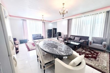 Villa with Pool on Soheiliyeh Road