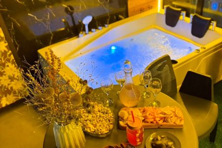 کلبه سوئیسی با جکوزی در بابلکنار - فرامرزکلا