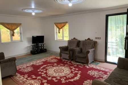 خانه دو طبقه کنار باغ کیوی در تالش - سراگاه