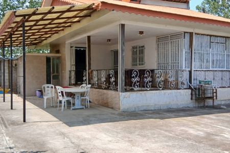 خانه ویلایی با حیاط دلباز در صومعه سرا - کماء