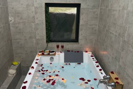 کلبه سوئیسی جکوزی دار در شیرود - شریف آباد