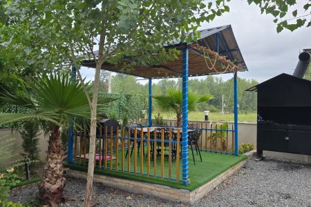 کلبه سوئیسی با جکوزی در چمستان - آهودشت