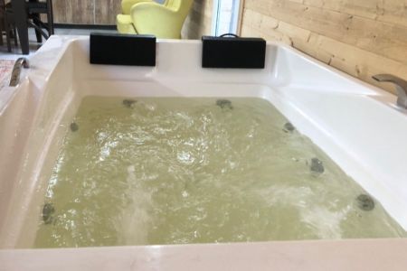 کلبه سوئیسی با جکوزی در لفور - نفت چال