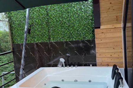 کلبه سوئیسی با جکوزی در بابلکنار - فرامرزکلا