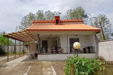 خانه ویلایی با حیاط دلباز در صومعه سرا - کماء