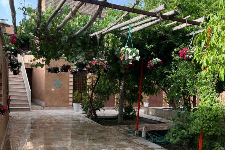 ویلا استخردار در باغ بهادران - سعید آباد