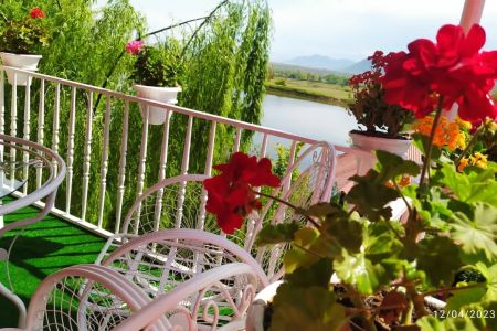 کلبه سوئیسی رو به دریاچه در شاندرمن - اولم