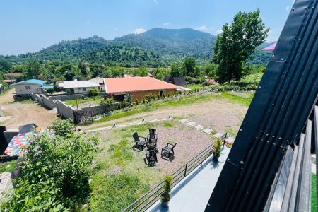 کلبه سوئیسی تراس دار در شاندرمن - دران