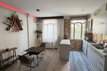 خانه مبله نزدیک بلوار سعادت آباد - طبقه دوم
