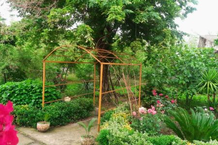 خانه ویلایی با حیاط سرسبز در سنگر - فشتام