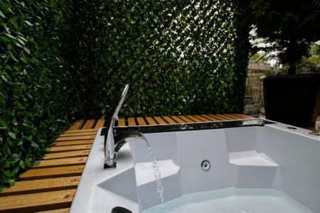 کلبه سوئیسی با جکوزی در شیرود - لشتو