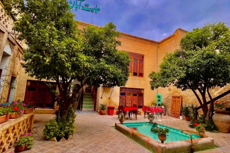بوتیک هتل در خیابان زند شیراز - نسیم