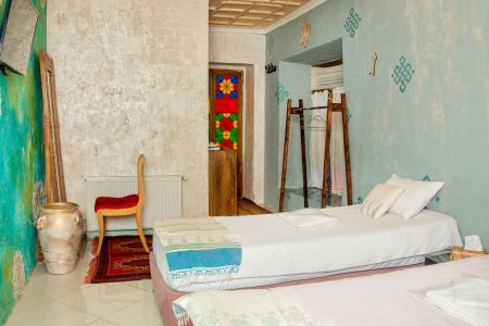 بوتیک هتل در خیابان زند شیراز - نسیم