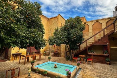 بوتیک هتل در خیابان زند شیراز - نسیم