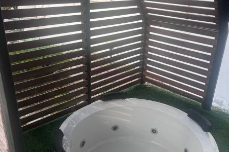 کلبه سوئیسی با جکوزی در نشتارود - حبیب آباد