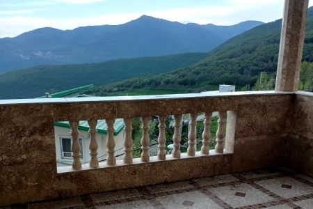 خانه بالکن دار با ویو کوه در کلیبر - شجاع آباد
