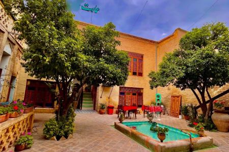 بوتیک هتل در خیابان زند شیراز - بهار