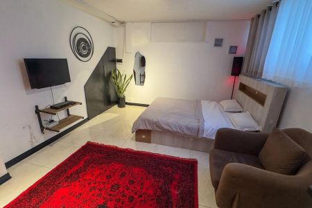 سوئیت نزدیک به سعادت آباد تهران - زیرهمکف