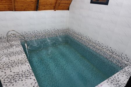 کلبه سوئیسی استخردار در فرح آباد - حمید آباد