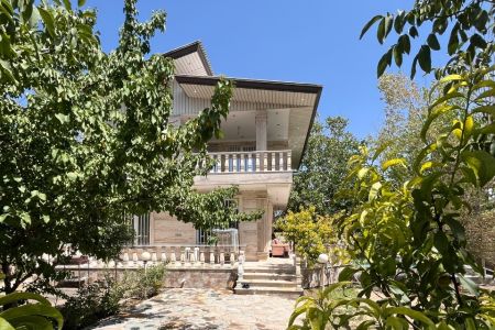 ویلا دوبلکس استخردار در چهارباغ - زعفرانیه