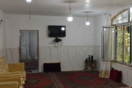 خانه حیاط دار کنار رودخانه در پاوه - داریان