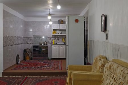 خانه حیاط دار کنار رودخانه در پاوه - داریان